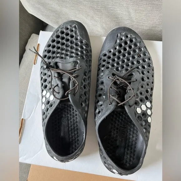 Vivobarefoot black Honeycomb shoes