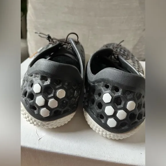 Vivobarefoot black Honeycomb shoes
