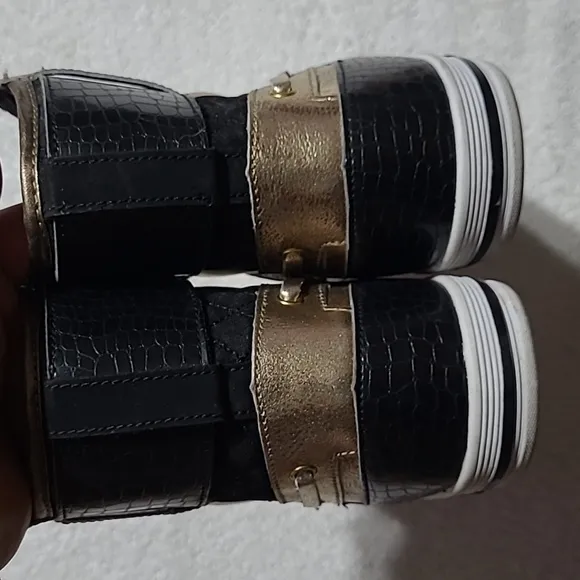 Vlado New Age High Top Gold and Black Sneakers Size 8.5 Mens