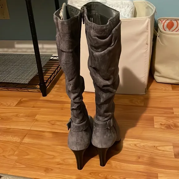 White mountain charcoal suede boots Size 7 worn once