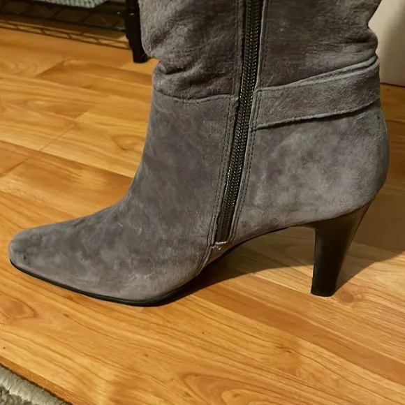 White mountain charcoal suede boots Size 7 worn once
