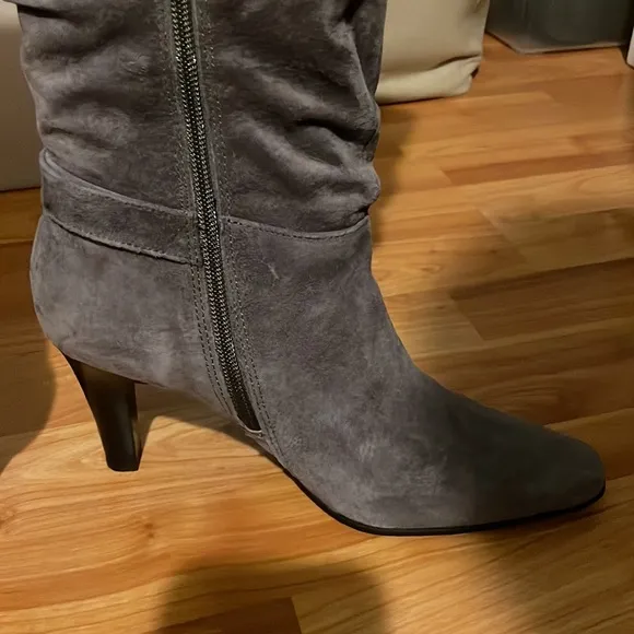 White mountain charcoal suede boots Size 7 worn once