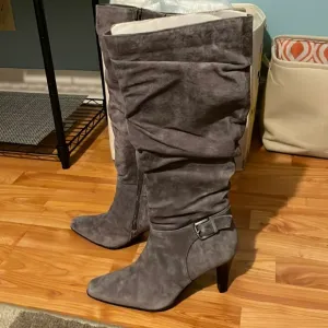 White mountain charcoal suede boots Size 7 worn once