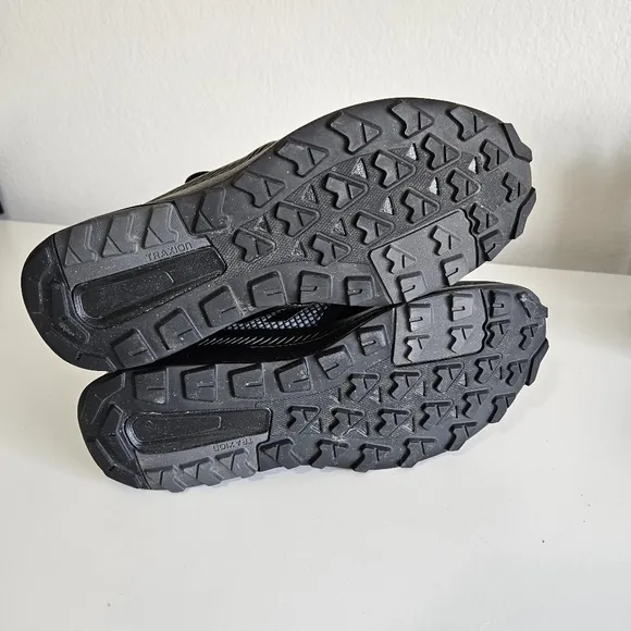 With Box Adidas | Gore-Tex Mountaineering and Trekking Mid Hiking Shoes, Mens 11