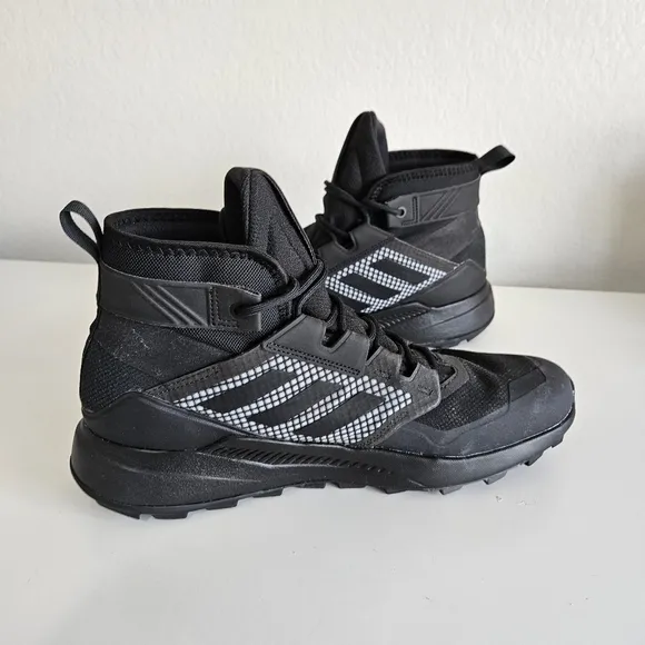 With Box Adidas | Gore-Tex Mountaineering and Trekking Mid Hiking Shoes, Mens 11