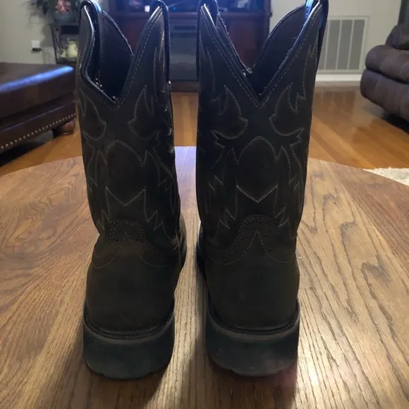 Wolverine steel toe boots GUC size 9 scuffing on left toe of boot