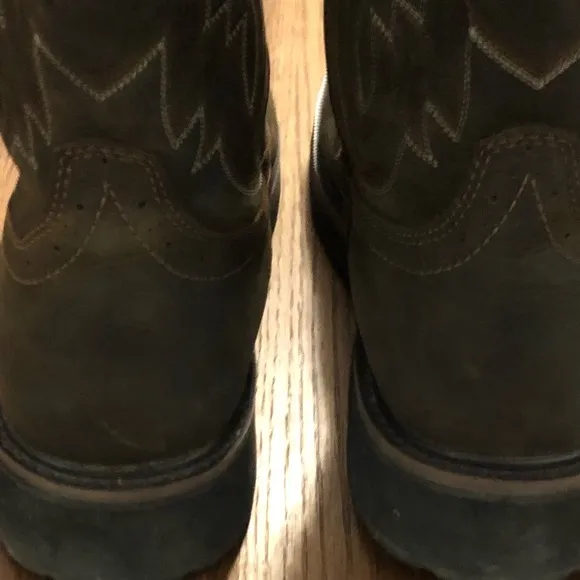 Wolverine steel toe boots GUC size 9 scuffing on left toe of boot