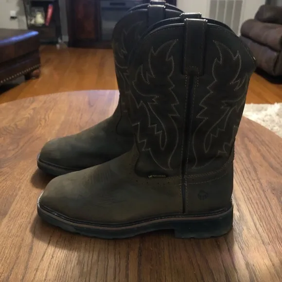 Wolverine steel toe boots GUC size 9 scuffing on left toe of boot