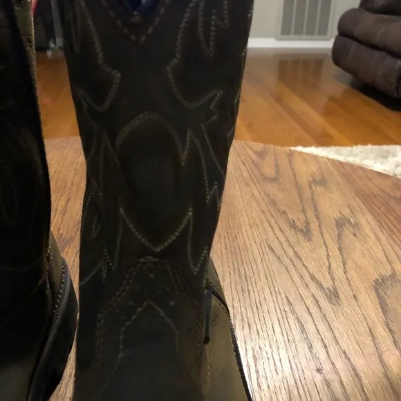 Wolverine steel toe boots GUC size 9 scuffing on left toe of boot