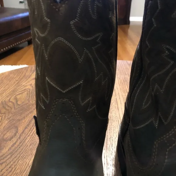 Wolverine steel toe boots GUC size 9 scuffing on left toe of boot