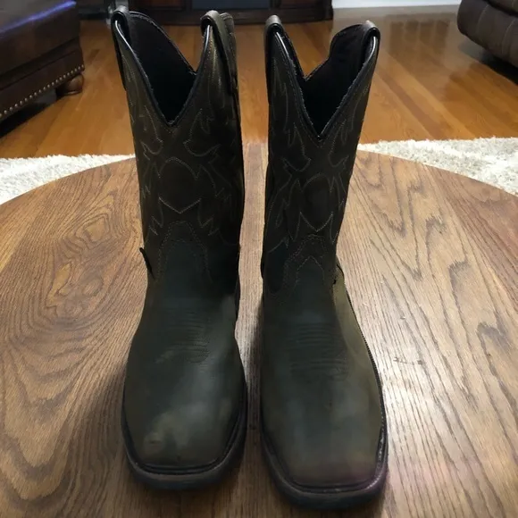 Wolverine steel toe boots GUC size 9 scuffing on left toe of boot