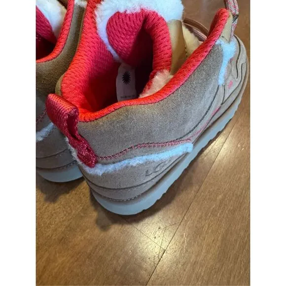 Woman’s new UGG hi heritage high top sneakers size 8 woman’s