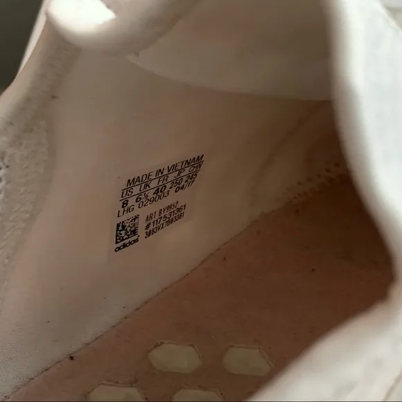 Women’s Adidas NMD_R1 Sneaker
