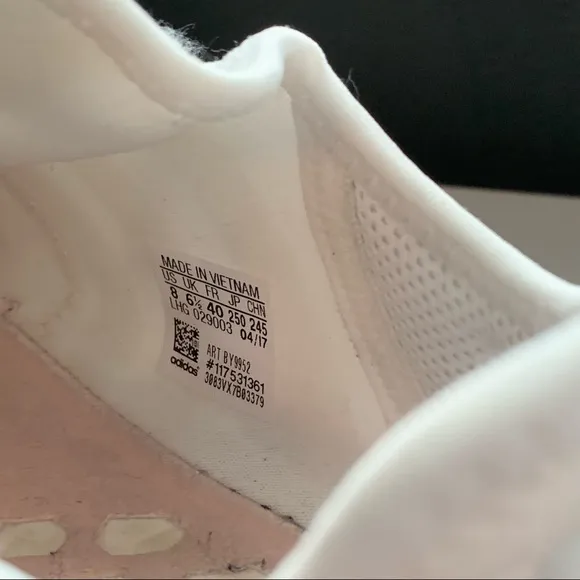 Women’s Adidas NMD_R1 Sneaker