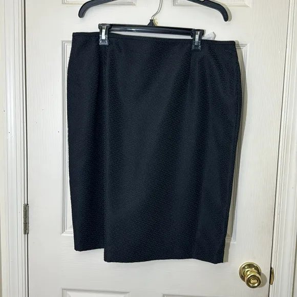 Women’s Black &amp; White Suit Set Skirt &amp; Jacket Size 18