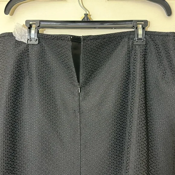 Women’s Black &amp; White Suit Set Skirt &amp; Jacket Size 18