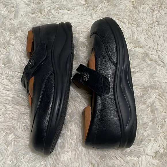 Women’s Finn Comfort Sacramento Leather Velcro Comfort Shoes, Made in Germany 8