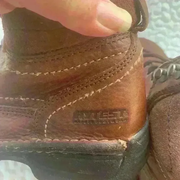 Women’s Hytest steel toe brown leather lace up boots size 7 safety footwear