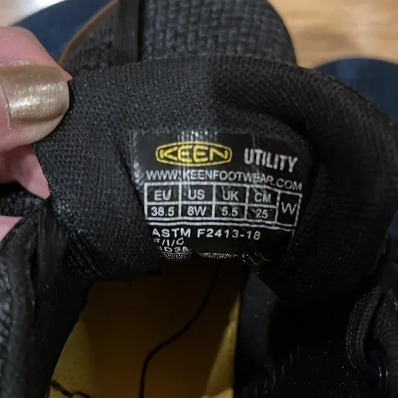 Women’s Keen Utility aluminum toe work shoes Sz 8