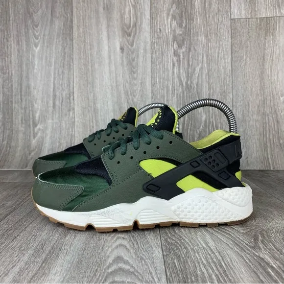 womens nike air huarache run  carbon green trainers size 6