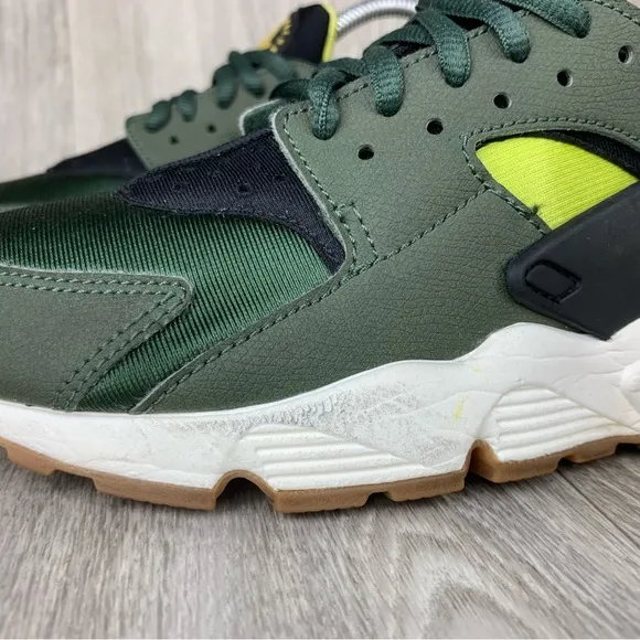 womens nike air huarache run  carbon green trainers size 6