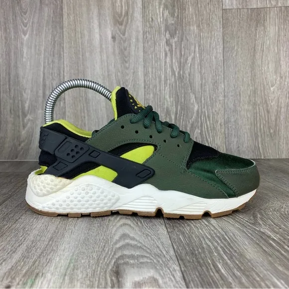 womens nike air huarache run  carbon green trainers size 6