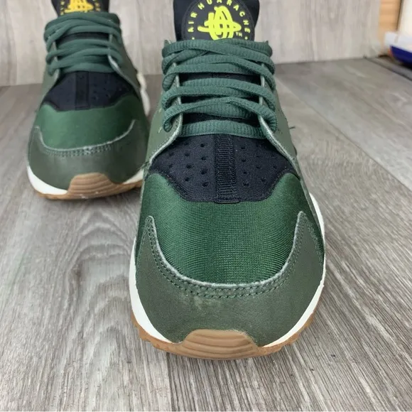 womens nike air huarache run  carbon green trainers size 6