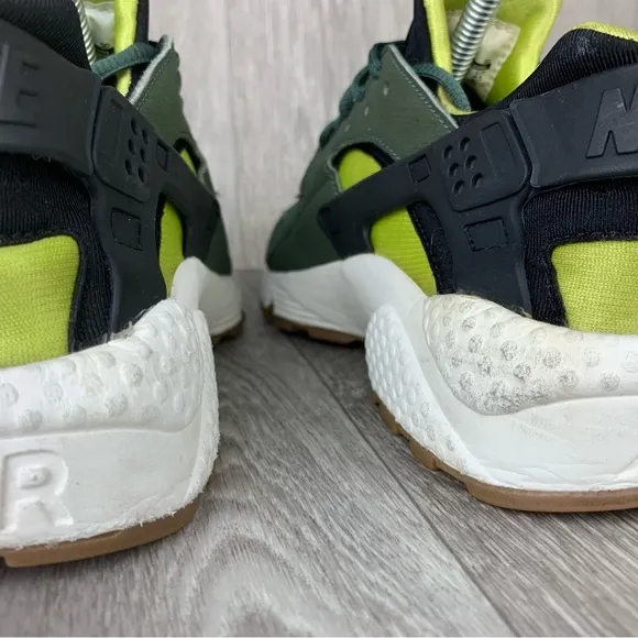 womens nike air huarache run  carbon green trainers size 6