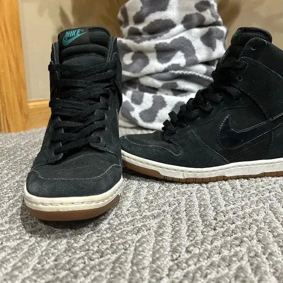 Womens Nike Sky High wedge sneakers shoe