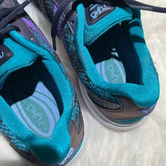 Women's Ryka Plus 2 Devotion Walking Sneakers Size 7.5M.  B69