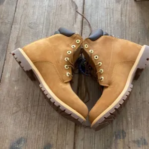 🌅WOMEN'S 6-INCH PREMIUM WATERPROOF BOOTS