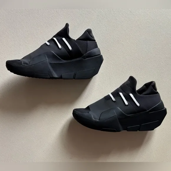 Y-3 Black Mira Sneakers Modern Minimalist Design