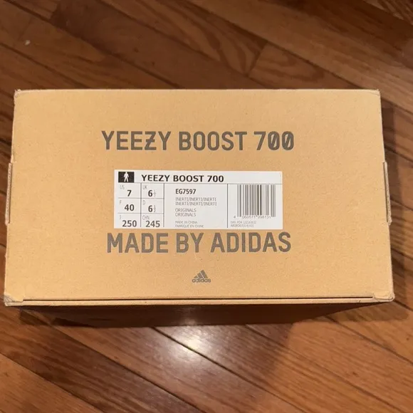 Yeezy Boost 700 Men Size 7