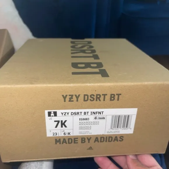 Yeezy Tan Sneakers with Chunky Design and Cushioned Midsole