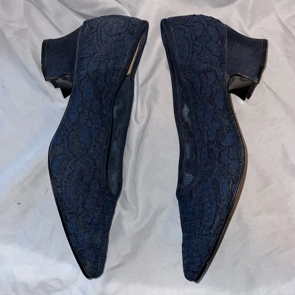 Yves Saint Laurent Navy Blue Lace Leather size 6.5 M Dress Heels