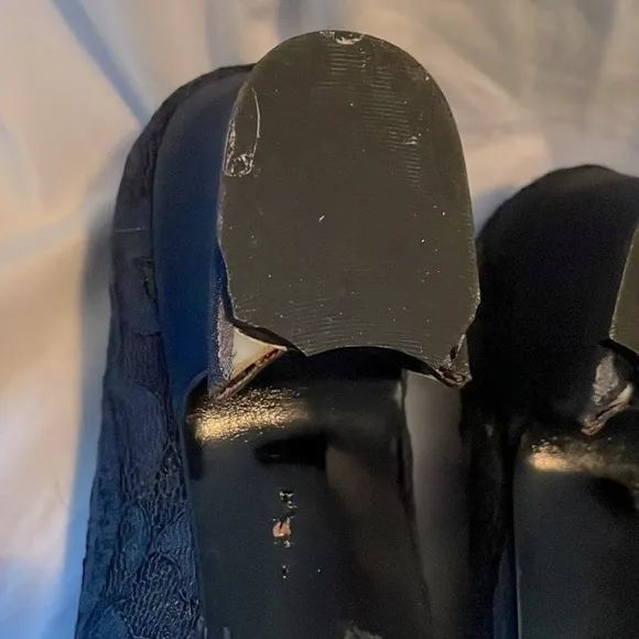 Yves Saint Laurent Navy Blue Lace Leather size 6.5 M Dress Heels