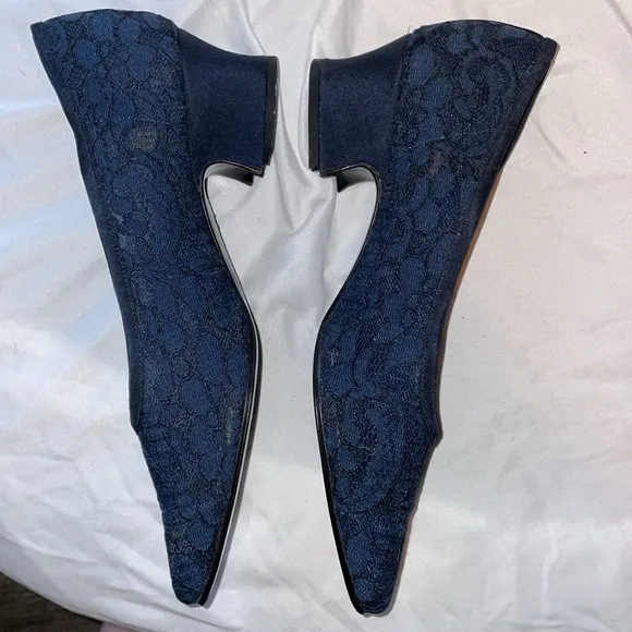 Yves Saint Laurent Navy Blue Lace Leather size 6.5 M Dress Heels