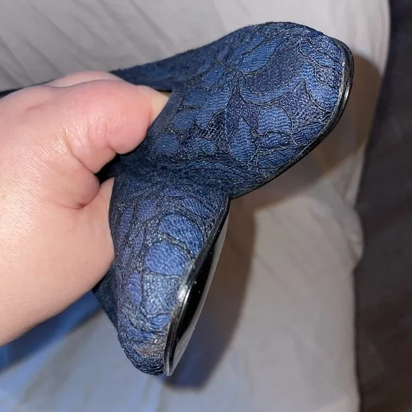 Yves Saint Laurent Navy Blue Lace Leather size 6.5 M Dress Heels