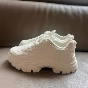 Zara girl chunky sole sneakers. Size 5 (9.3inches)