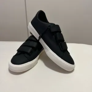 ZARA SNEAKERS. Size 42 (Europe size)