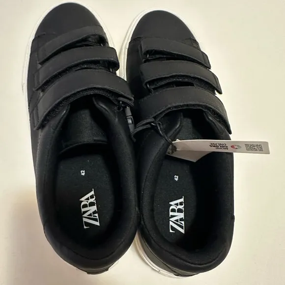 ZARA SNEAKERS. Size 42 (Europe size)