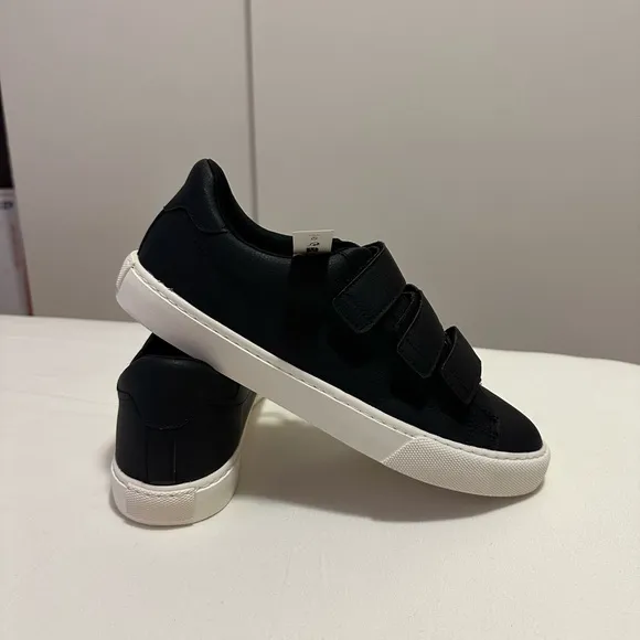 ZARA SNEAKERS. Size 42 (Europe size)