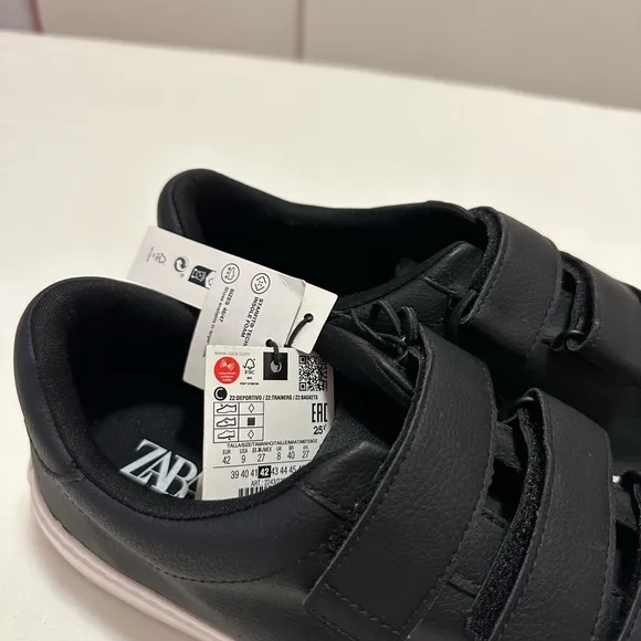 ZARA SNEAKERS. Size 42 (Europe size)